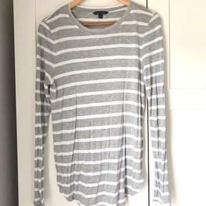Banana Republic Grey Women’s Long Sleeve T-Shirt
